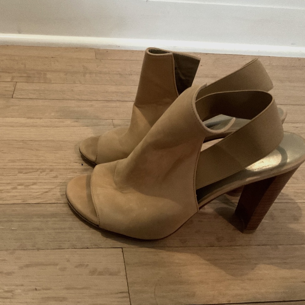 Stuart Weitzman peep toed heels